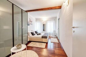 Iron/ironing board, WiFi, bed sheets - Medieval Suite in Piazza Trento-Trieste, Ferrara (Ferrara)