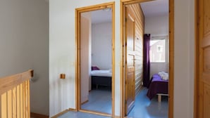 A room with a bed, a desk, and a window with curtains. - Alpine Kajo B5 by Aavalevi (Levi)