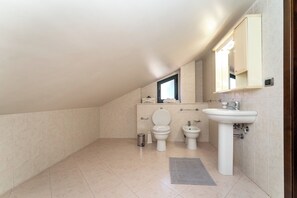 Bathroom - Vrbo Property (Carrubazza-Motta)