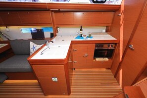 Private kitchen - Sun-kissed Sailing Adventure in Split-Dalmatia, Croatia (Trogir)