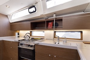 Private kitchen - Sun-Kissed Sailing Adventure in the Dodecanese Islands (Kos)