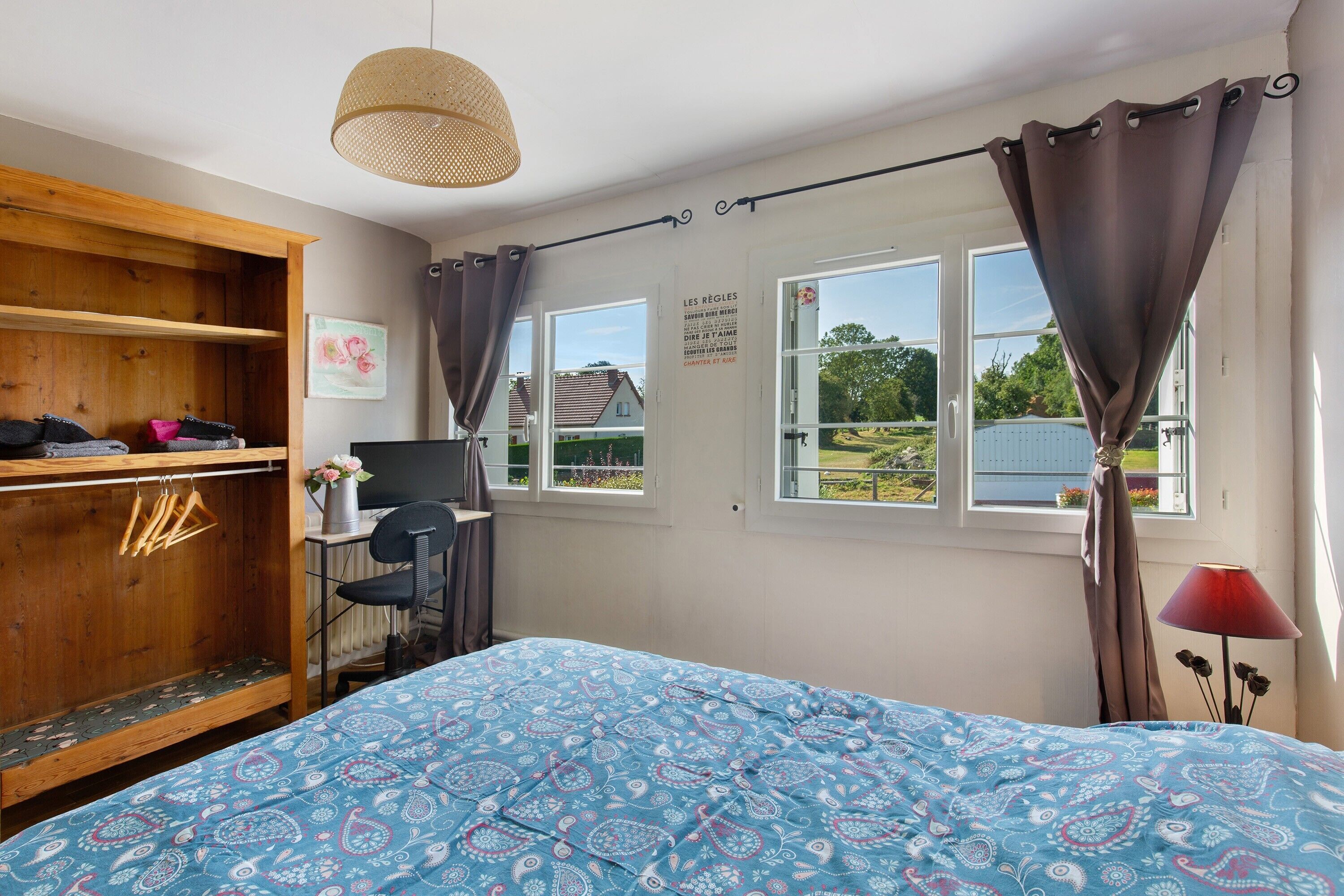 Iron/ironing board, WiFi, bed sheets