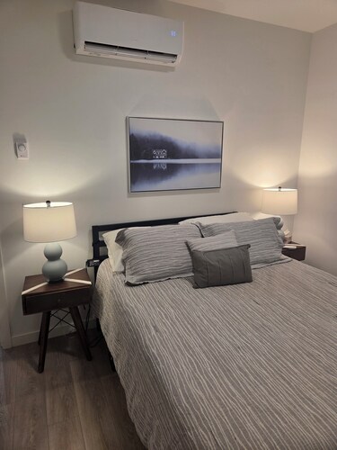 Stylish pet-friendly 1-bedroom home on the border of Kelowna/Lake Country