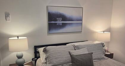 Stylish pet-friendly 1-bedroom home on the border of Kelowna/Lake Country