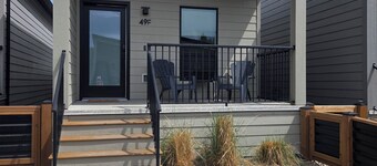 Stylish pet-friendly 1-bedroom home on the border of Kelowna/Lake Country
