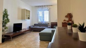 Living area - Between the Train Station and Downtown - Ferrara | 6 guests (Ferrara)