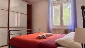 3 bedrooms, iron/ironing board, bed sheets - Between the Train Station and Downtown - Ferrara | 6 guests (Ferrara)