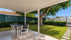 Unclassified image, 4 of 31, button - GuestReady - Melocotones Family Bungalow (San Bartolomé de Tirajana)