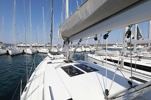 Marina - Sibenik Sun-Kissed Sailing: A Luxurious Beach Experience in Croatia (Murter)