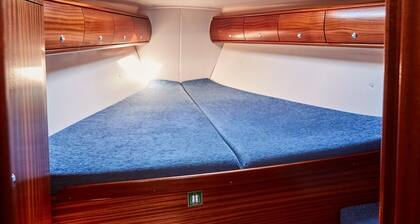 Sun-Kissed Sailing Adventure in Vigo, Galicia