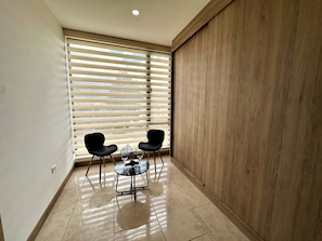 Quarto casal conforto, vista para a cidade | Parte interna