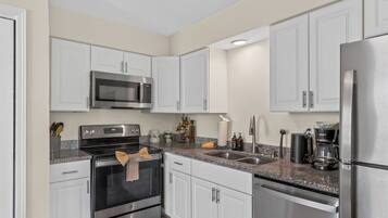 Coffee/tea maker, fridge, microwave, oven