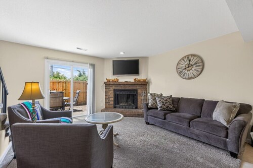Remote Work Ready | 3BR | Google Fiber | Kings