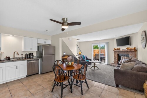 Remote Work Ready | 3BR | Google Fiber | Kings