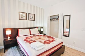 Iron/ironing board, WiFi, bed sheets - Your Disney Home Away From Home 4BR Townhome Resort Pool & Free Parking (Kissimmee)