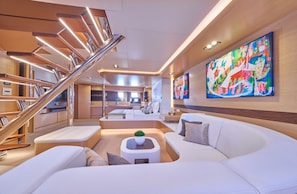 Living area - Sun-Kissed Sailing Adventure in Split, Croatia (Split)