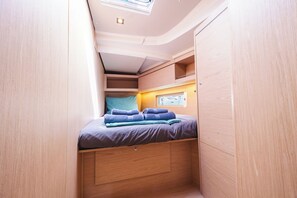A compact cabin with a bed, a window, and built-in storage. - Sun-Kissed Sailing Adventure in the Ionian Islands, Lefkada (Lefkada)