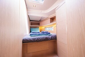 A compact cabin with a bed, a window, and built-in storage. - Sun-Kissed Sailing Adventure in the Ionian Islands, Lefkada (Lefkada)