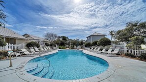Hus, flere senger (Fancy Nancy's Beach House) | Basseng