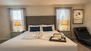 Deluxe Villa | Laptop workspace, iron/ironing board, WiFi (free)