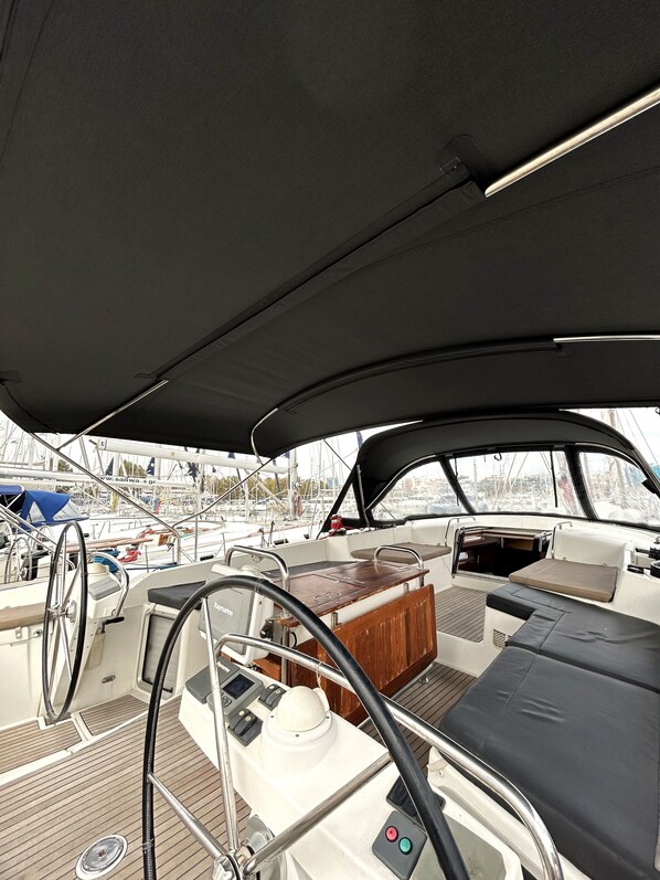 Property grounds - Sun-Kissed Sailing Adventure in Islas Sarónicas (Alimos)