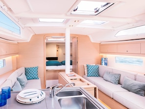 A compact interior with a kitchenette, a seating area, and a sleeping berth. - Sun-Kissed Sailing Adventure in the Ionian Islands, Lefkada (Lefkada)