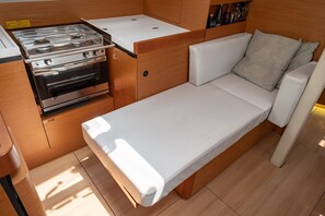 A compact kitchenette with a stove, oven, and countertop. - Sun-Kissed Sailing Adventure in the Ionian Islands, Lefkada (Lefkada)