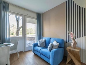 Living area - Wallpaper Suites – 2 Bedrooms, 2 Bathrooms, and a Small Balcony (Padova)