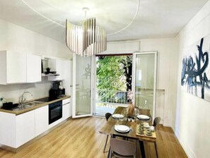 Private kitchen - Renovated 4-room apartment: 3 bedrooms, 2 bathrooms, and a terrace (Padova)