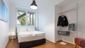 4 bedrooms, in-room safe, desk, iron/ironing board - Spacious 4-Bedroom Apartment in Central Berlin (Berlin)
