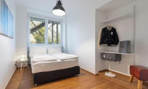 4 bedrooms, in-room safe, desk, iron/ironing board - Spacious 4-Bedroom Apartment in Central Berlin (Berlin)