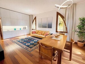 Interior - Piazza Mazzini—120 square meters / 2 bedrooms / 2 bathrooms + garage (Padova)
