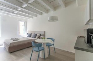 Dining - SubitoSanto Residence - Studio Apartment 2A Angelina - Basilica of St. Anthony (Padova)