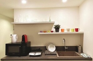 Private kitchen - SubitoSanto Residence - Studio Apartment 3A Nievo-Basilica of St. Anthony (Padova)