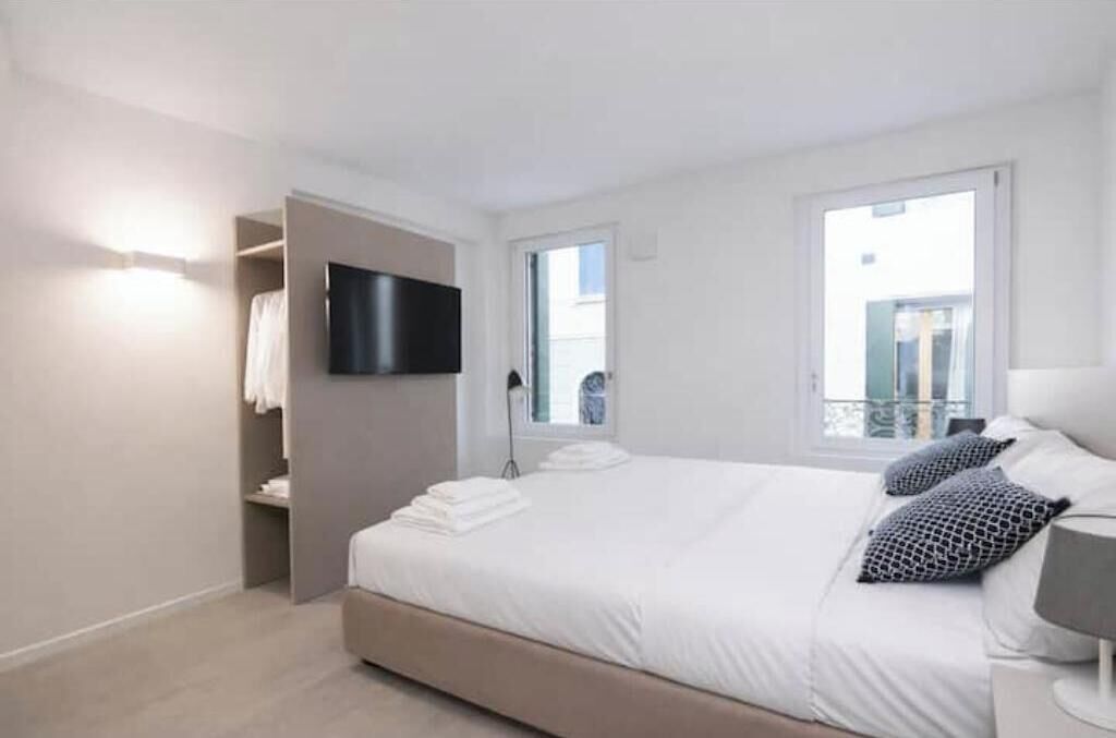 1 chambre, fer et planche à repasser, Wi-Fi, literie fournie