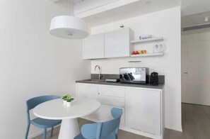 Private kitchen - SubitoSanto Residence - Studio Apartment 4A Mantegna-Basilica of St. Anthony (Padova)