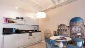 Dining - SubitoSanto Residence - Studio Apartment 5A Obizzi-Basilica of St. Anthony (Padova)