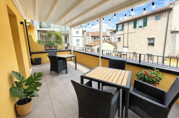 Outdoor dining - SubitoSanto Residence - Two-Room Apartment with Private Terrace (Padova)