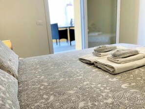 1 bedroom, iron/ironing board, WiFi, bed sheets - SubitoSanto Residence - Two-Room Apartment with Private Terrace (Padova)