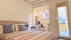 1 slaapkamer, een strijkplank/strijkijzer, wifi, beddengoed