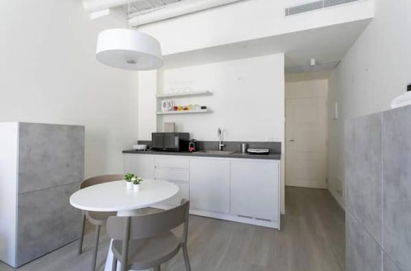 Private kitchen - SubitoSanto Residence - Studio Apartment 4B Lucrezia-Basilica of St. Anthony (Padova)
