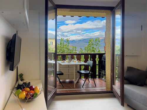 Charming Apartment with a Terrace and a View of La Cerdanya - 10 minutes from Puigcerdà