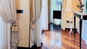 Perhesviitti, parveke, näköala puutarhaan | Sisätilat