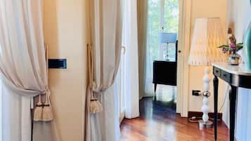Family Suite, Balcony, Garden View | Interior
