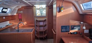 Interior - Sun-Kissed Sailing Adventure in Islas Sarónicas (Alimos)