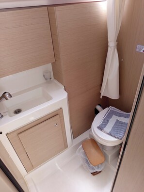 Shower - Sun-Kissed Sailing Adventure in the Ionian Islands, Lefkada (Lefkada)