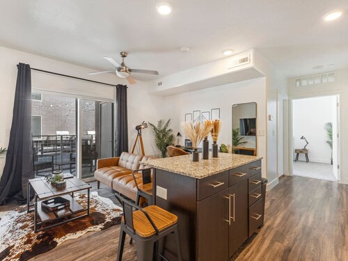 Quiet condo w/ balcony, fast Wi‑Fi & gym