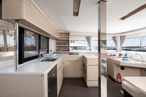 Private kitchen - Sun-kissed Sailing Adventure in Istria, Croatia (Pomer)