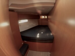 A compact, enclosed room with a bunk bed, a small bench, and a window. - Sun-Kissed Sailing Adventure in Zadar, Croatia (Zadar)