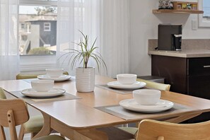 Dining - Delightful 2-bedroom apartment with AC in Los Angeles (Los Angeles)